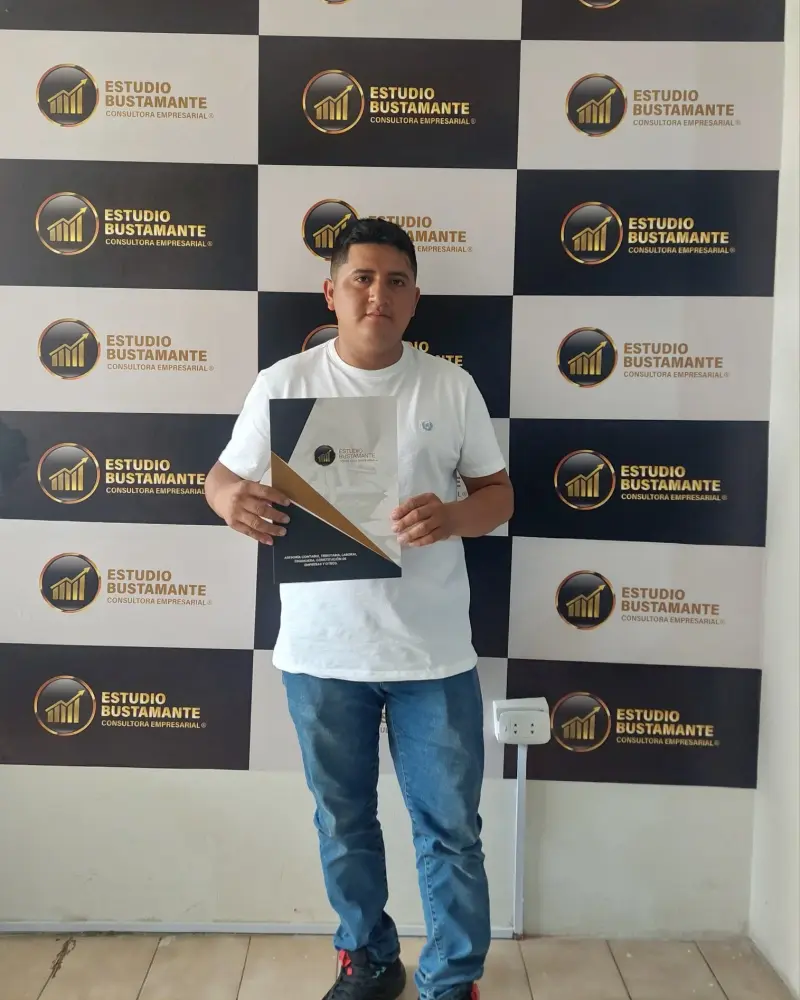 Cliente del Estudio Bustamante en la oficina de Jaén